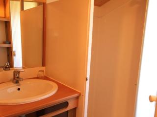 Charmant Chalet Familial avec Terrasse et Activités d'Été - Camping 2 Étoiles - FR-1-489-400 - Treignat - 4