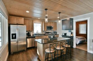 Spruce Haven home - Hayward - 3