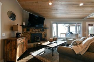 Spruce Haven home - Hayward - 1