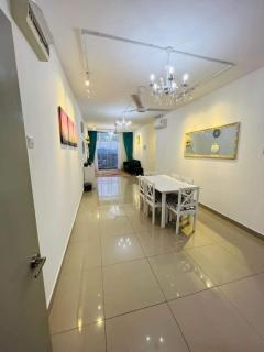 Homestay King Putrajaya Spacious 3BR 2 Min Walk to Everly 5 Min to Alamanda - 0