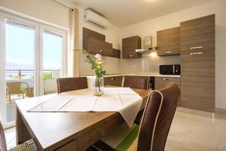Babara beautiful setting right on beach with modern facilities - Metajna - 3