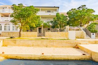 Babara beautiful setting right on beach with modern facilities - Metajna - 9