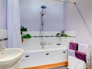 Lily Rose Cottage - - 5