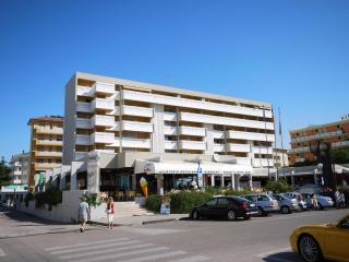 Amazing apartment in Bibione with balcony - Bibione - 0