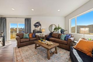 Hidden Gem - Brand New Curated Home with Pool Access - Fort Collins - 2