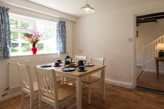 The Wobbin, Remote, Comfort, Sea Views and the beautiful Essex Marshes - 5