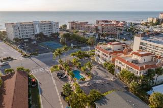 Walkable to Restaurants and Steps to the Beach! - Coconut Villa's Suite 10 - St Pete Beach - 8
