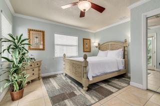 Walkable to Restaurants and Steps to the Beach! - Coconut Villa's Suite 10 - St Pete Beach - 3