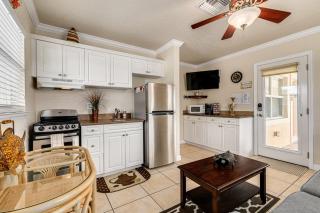 Walkable to Restaurants and Steps to the Beach! - Coconut Villa's Suite 10 - St Pete Beach - 6