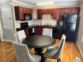 Comfy King Bed Townhouse with Outdoor Sitting Area - Guntersville - 3