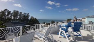 Sunset Point Beach House - St Pete Beach - 1