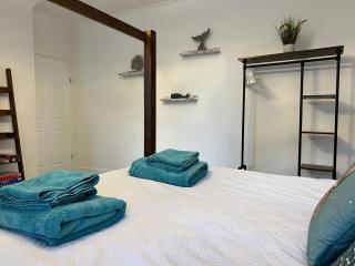 Large Three bed Two bathroom flat in Central Torquay - 2