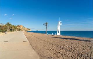 3 Bedroom Cozy Apartment In Villajoyosa - 2