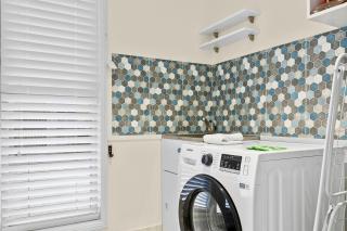 Regency 3 Bedroom Central Town House - 4