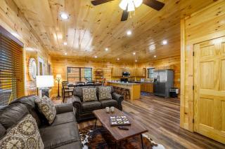 5Bd5B Escape Cabin with 2 HotTubs, Thtr &Game Rm,1mi to the Parkway! 4mi to Dollywood - Spring Deal - 8