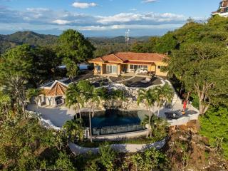 5-Bedroom Mountaintop Villa with Pool - Santa Cruz - 2