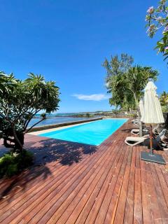 Luxury beach house with spectacular sea view and pool - 1