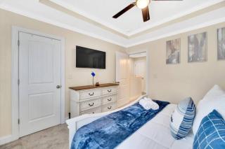 Cozy 2B Townhouse King Bed Free Parking TV in BRs - Concord - 6