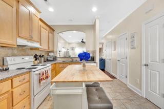 Cozy 2B Townhouse King Bed Free Parking TV in BRs - Concord - 2