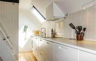 Awesome Home In Aakirkeby With Wifi - 5