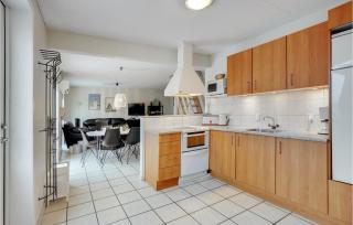Amazing Home In Hvide Sande With Sauna - Bjerregård - 4
