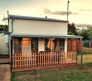 Tiny House Chaleureuse au Style Contemporain Minimaliste - 0