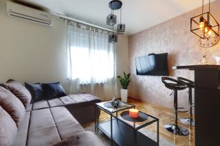 ENNA - new and cosy with private PARKING - Novi Sad - 9