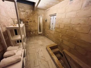 Charming 200 year old cottage with yard - Żabbar - 4