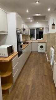 Spacious 4 Bedroom Contractors Friendly Home in Coventry Near Jaguar Land Rover & City Centre - Whitley - 6