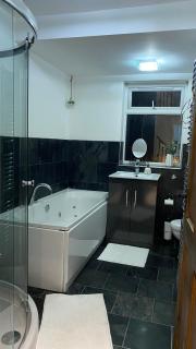 Spacious 4 Bedroom Contractors Friendly Home in Coventry Near Jaguar Land Rover & City Centre - Whitley - 5