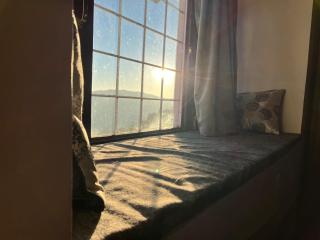 SKY TOUCH COTTAGES AND STAYS UNIT 2 - 1