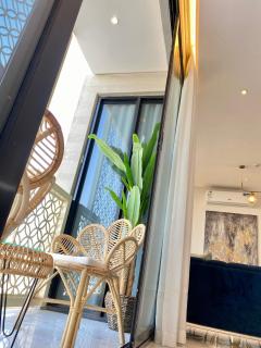 Spacious new 2 bedroom Apt-in amazing location B6 - 2