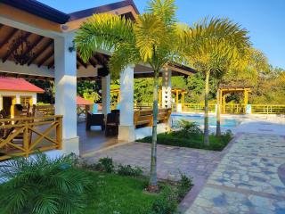 Villa Yisbel By Hospedify - Villa con Piscina, jacuzzi, mesa de billas, y cancha de Basketball - Jarabacoa - 8