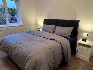 Large 5 Bedroom House Sleeps 10 Ideal for Contractors - 2