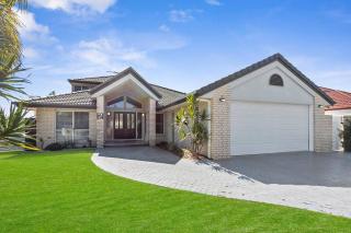 Voyagers Resort - Stunning home! - Banksia Beach - 9