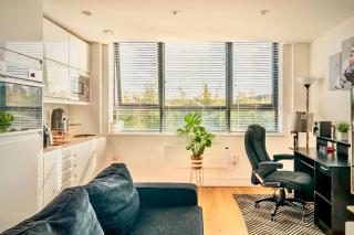 Serenity Suite - Haywards Heath - 0
