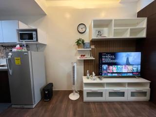 Homey 1 Bedroom Unit at Air Residences - Manila - 1