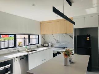 Modern & Luxurious Home 3 - 3