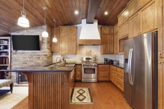 718 S, Mill St, Fasching Haus #4 Condo - 1