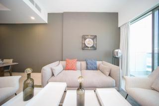 Modern 1BR with Rooftop Pool The Bay Business Bay - Dubai - 2