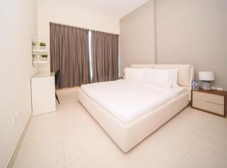 Modern 1BR with Rooftop Pool The Bay Business Bay - Dubai - 5