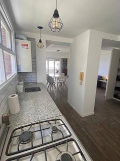 Alquilo departamento en temporada, 3 ambientes con cochera, en Playa Grande - 2