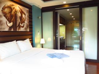 639 2 Bedroom Contemporary Teak Wood Patong Beach - Patong - 8