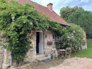 Gîte charme & confort avec piscine, terrasse, jardin clos, près de Néris les Bains, animaux acceptés - FR-1-489-344 - Terjat - 0