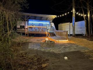 Daffodil Dream Camper with Hot Tub - Movie Screen - Fire Pit - BBQ - - 0