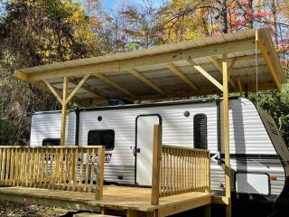 Daffodil Dream Camper with Hot Tub - Movie Screen - Fire Pit - BBQ - - 7