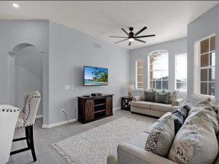 Stunning Newly Renovated Condo, Near Disney - 7