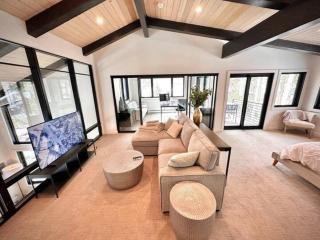 Wapo Contemporary 4BD with Hot tub - 1