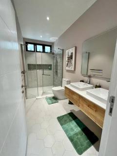 Rich villa is new, stunning and modern - Calodyne - 9