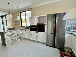 Rich villa is new, stunning and modern - Calodyne - 2